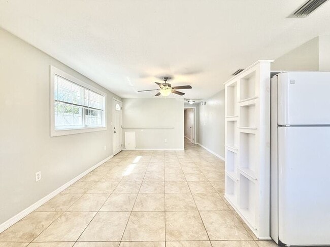 Building Photo - 5852 Monroe St