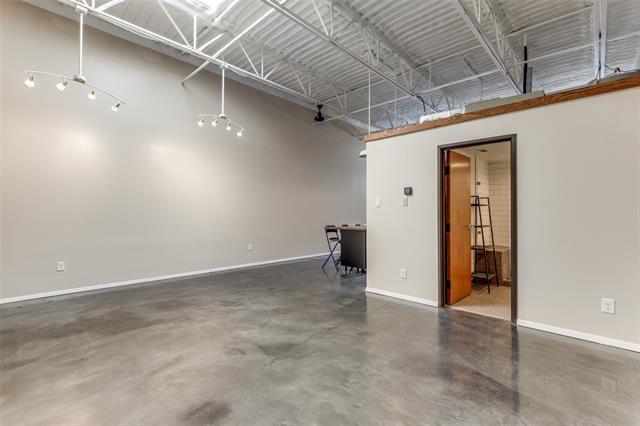 Building Photo - 1813 Clarence St