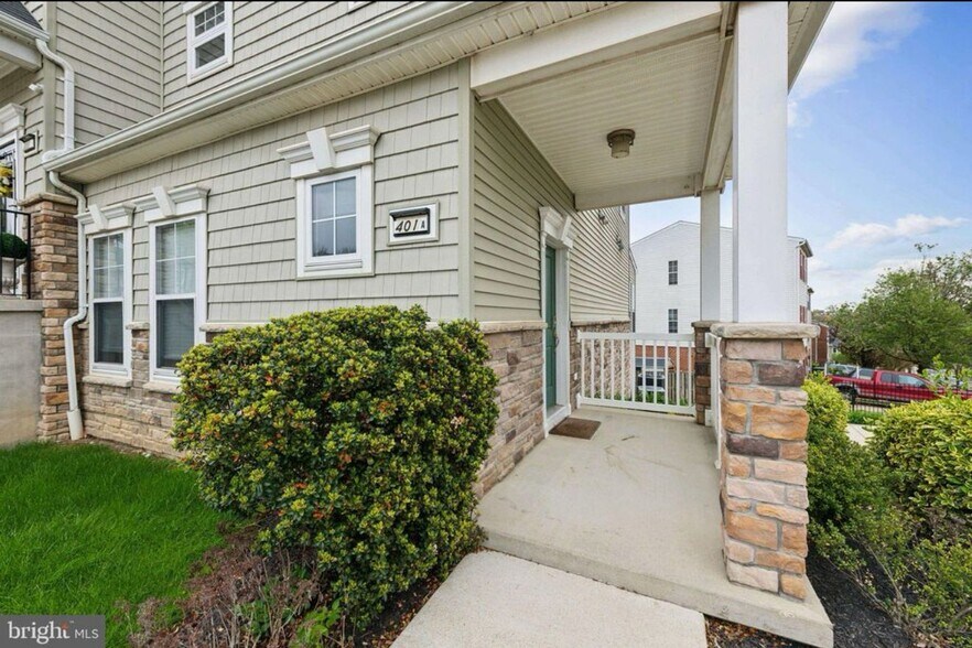 Building Photo - 401 Woodcrest Dr SE