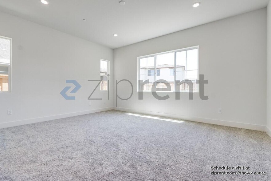 Building Photo - Unit