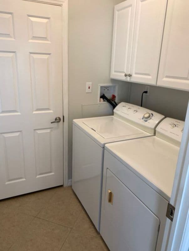 Building Photo - 3021 SW 52nd Ave