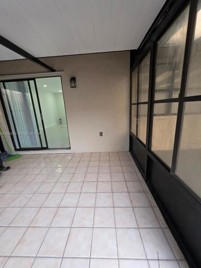Building Photo - 1427 Towhee St