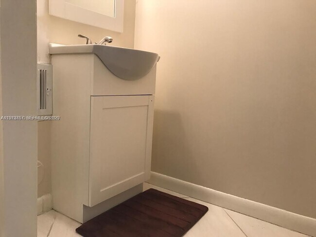 Building Photo - 165 Riviera Cir