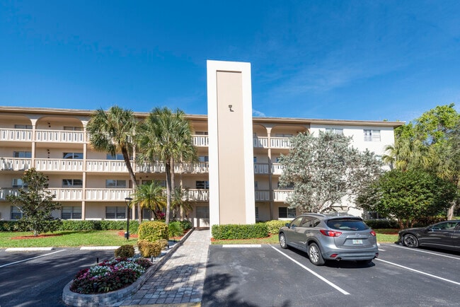 Building Photo - 2303 Lucaya Ln