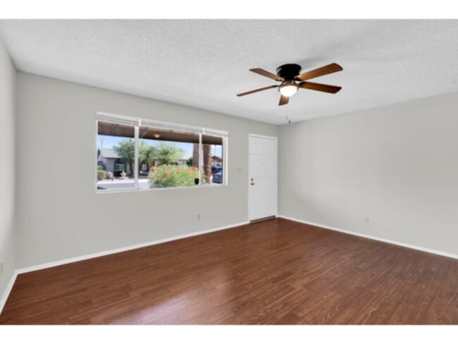 Building Photo - Awesome 4 Bedroom Home in the Heart of Cha...