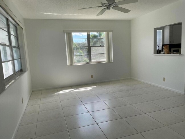 Building Photo - 343 Windsor O