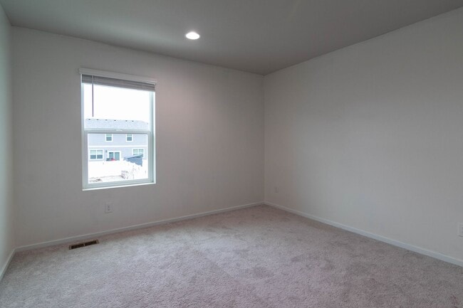 Building Photo - ***Coming Soon June 1st, 2026***Modern 4 bed 2.5 bath near the Fairways Golf Course, Amazon and F...