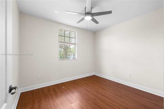Building Photo - 433 SW 147th Ave