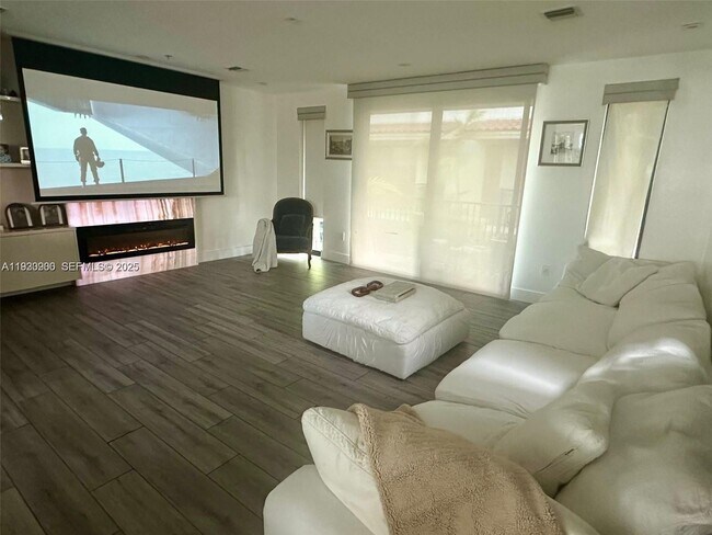 Building Photo - 1150 98th St