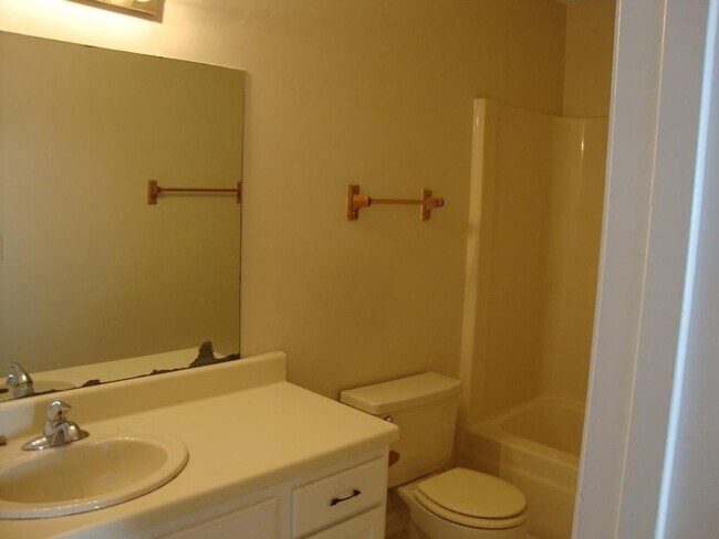 Building Photo - 2208 Patriot Dr