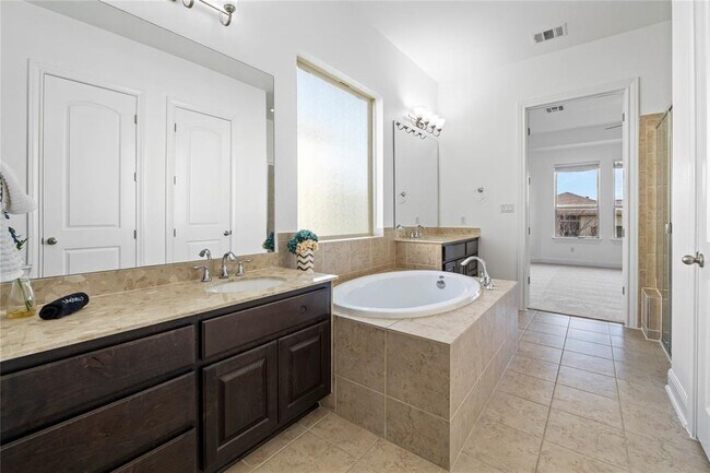 Building Photo - 4009 Benetton Way