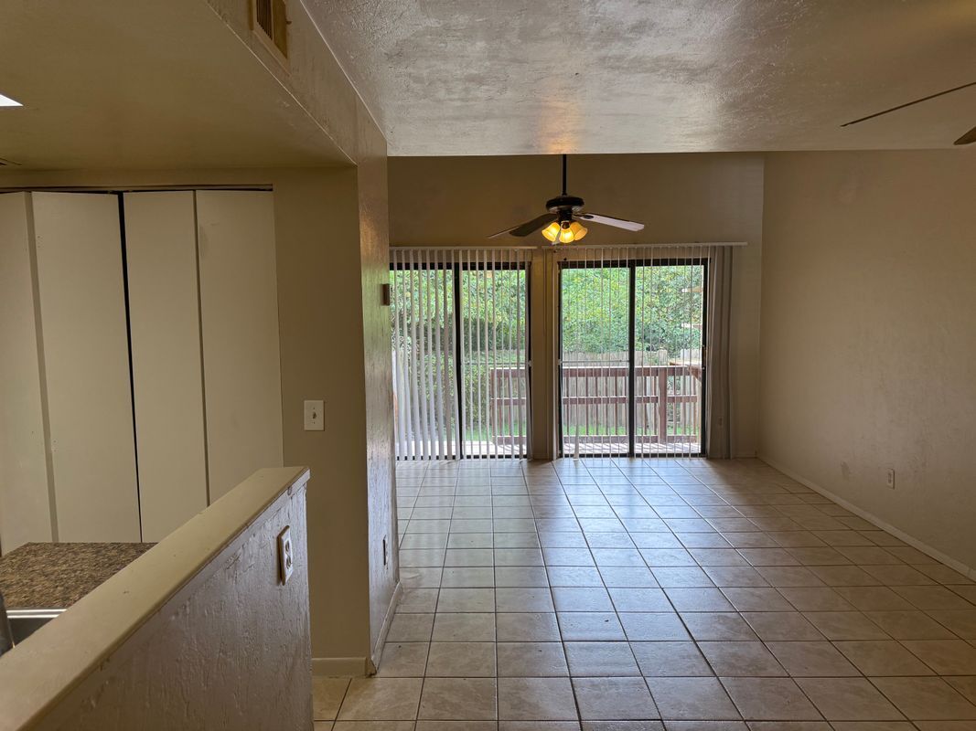 Building Photo - 4304 SW 70th Terrace