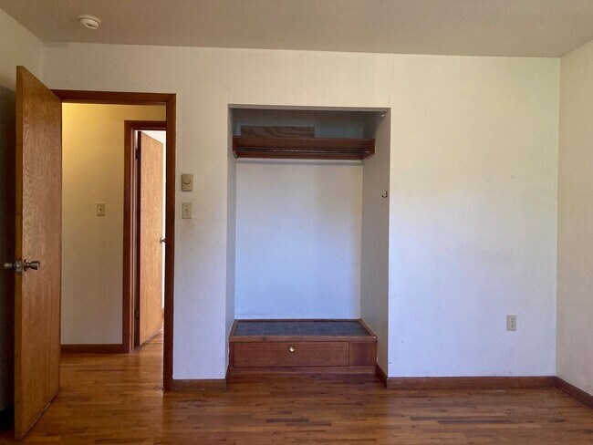 Building Photo - 729 S 14th Ave