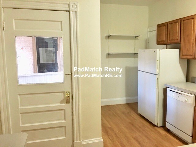 Building Photo - 1677 Beacon St