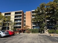 Building Photo - 5950 Oakwood Dr