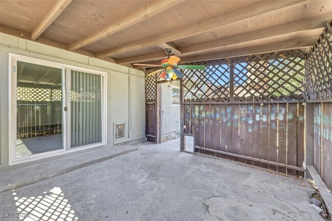 Building Photo - 1520 Hialeah Dr