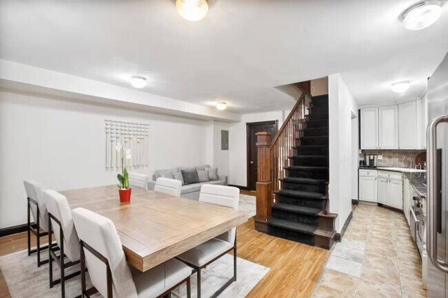 Building Photo - 306 E 52nd St