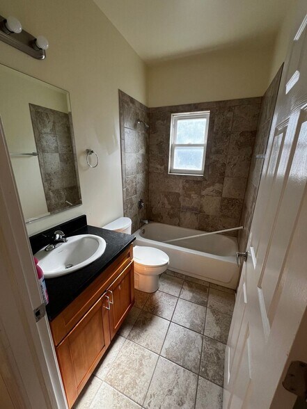 Building Photo - 4528 S Hermitage Ave