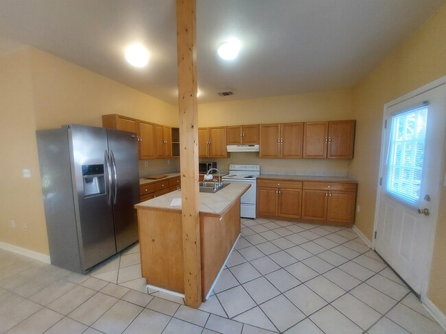 Building Photo - 752 Pecan Ln