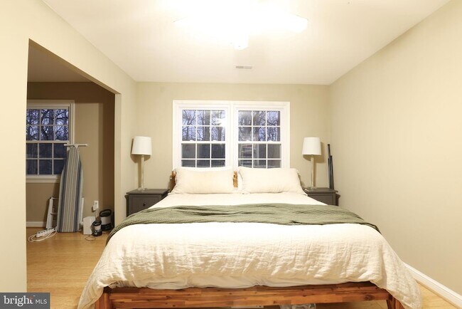 Building Photo - 7966 Hidden Bridge Dr