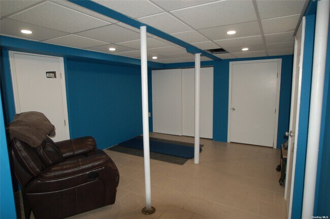 Building Photo - 46 Lewis Ave