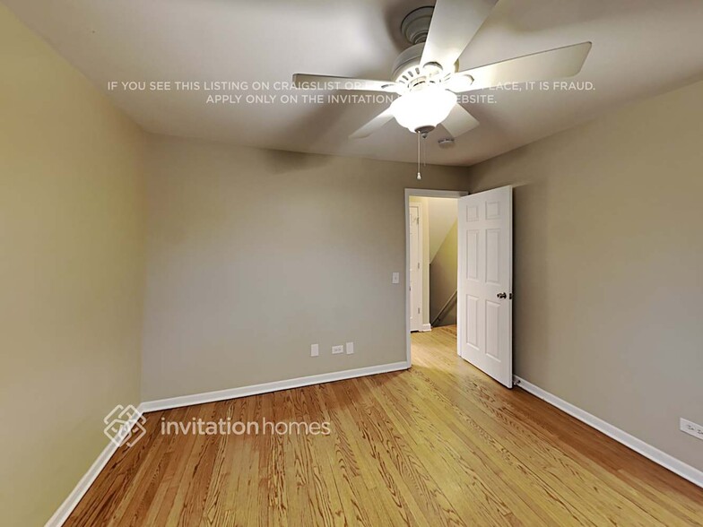 Building Photo - 418 W Lake Park Dr