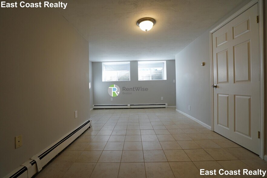 Building Photo - 21 Linden St