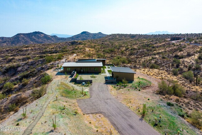 Building Photo - 15322 N Sandy Blf Rd
