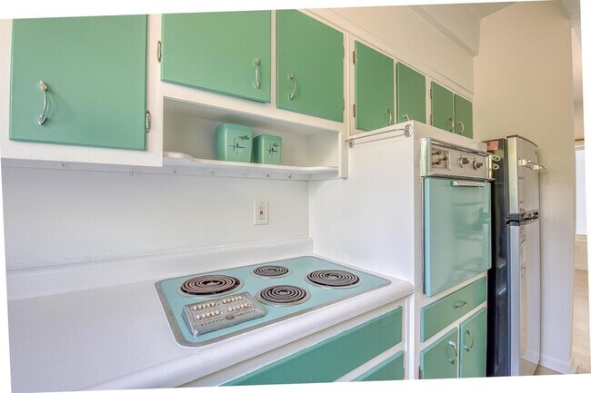 Building Photo - 1520 Lake Ave