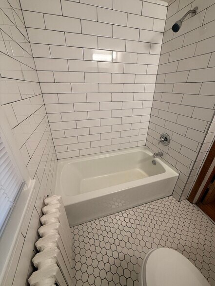 Building Photo - 4253 James Ave N