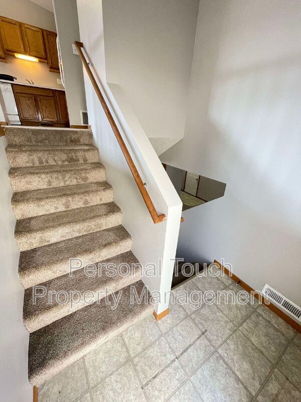 Building Photo - 2510 Amber Valley Ct S
