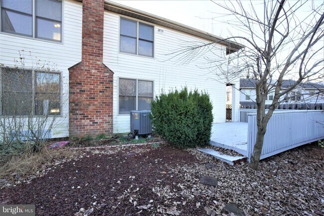 Building Photo - 103 Bonnie Lark Ct