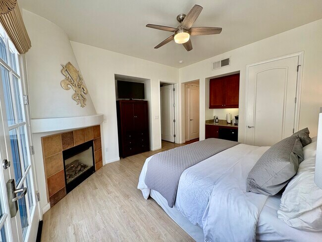 Building Photo - 77777 Tradition Dr