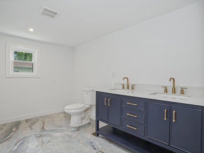 Building Photo - 28 Crescent Park Rd