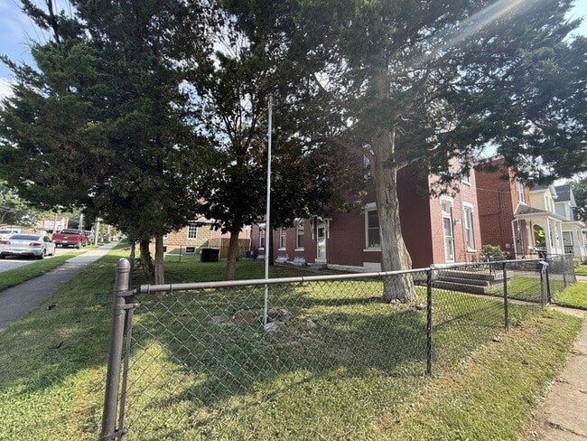 Building Photo - 101 Shelby St