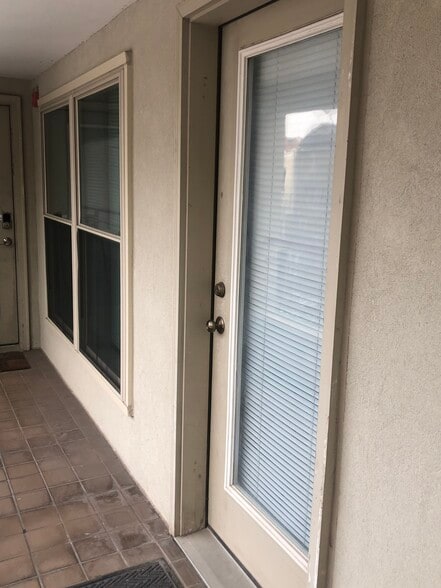 Building Photo - 911 S Charles St