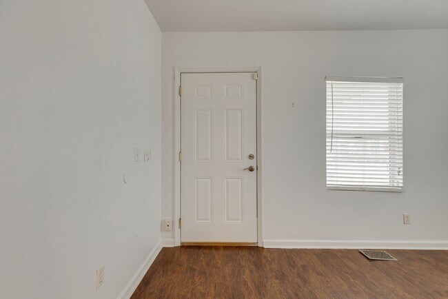 Building Photo - 712 45th Ave N