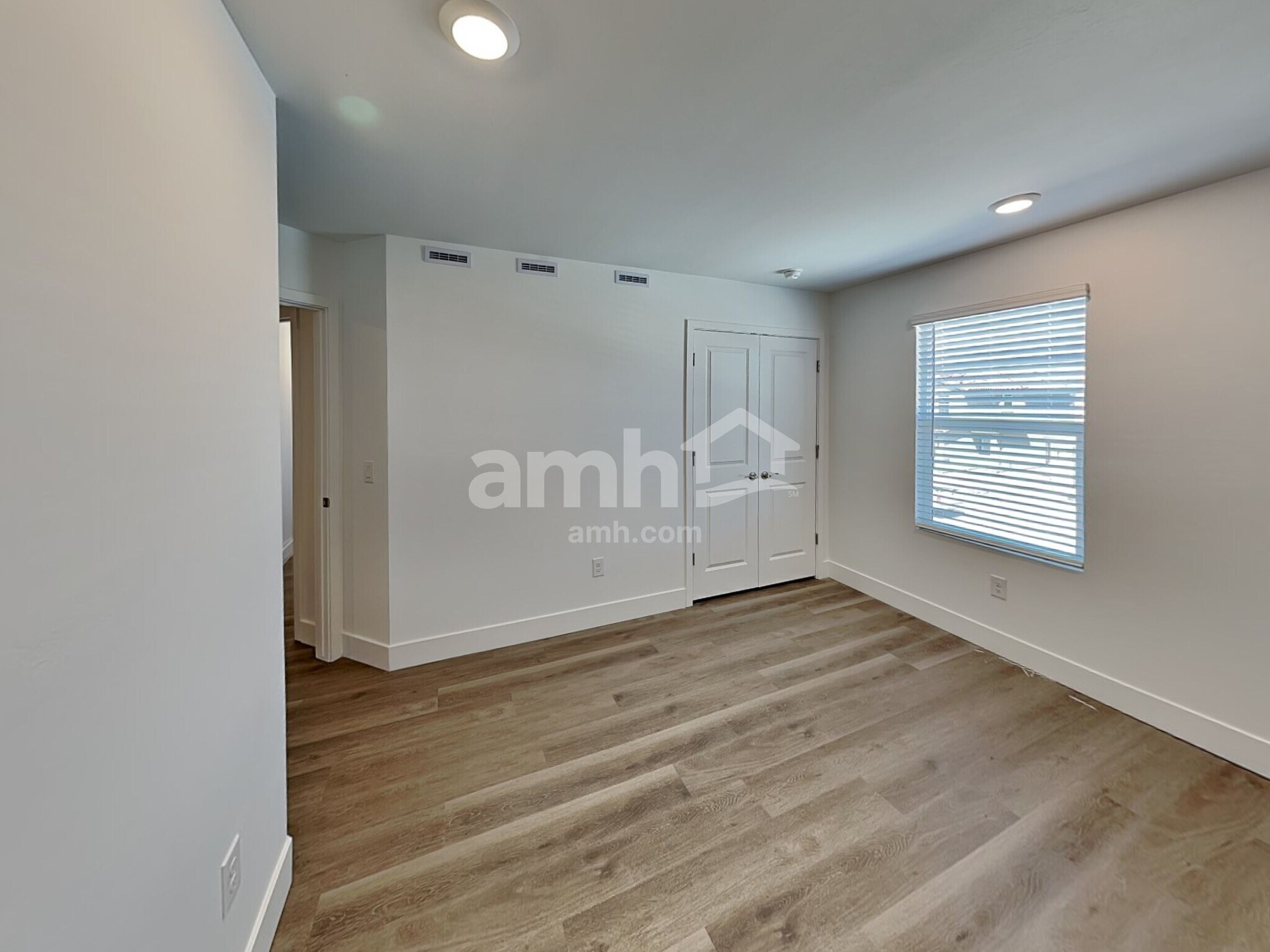 Building Photo - 9652 Harkes Dr