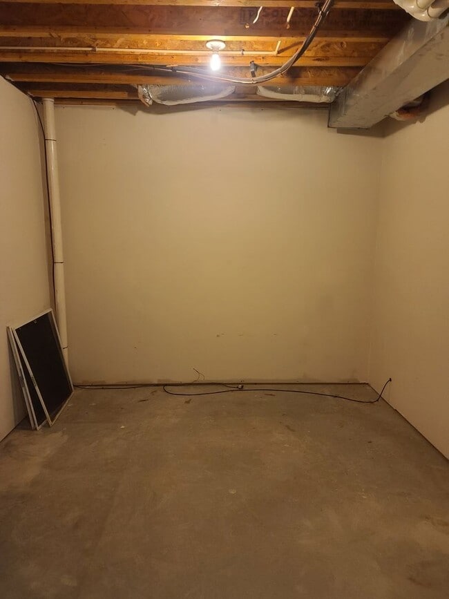 Building Photo - 3 bedroom,  2 1/2 bath town home in Waynesboro PA