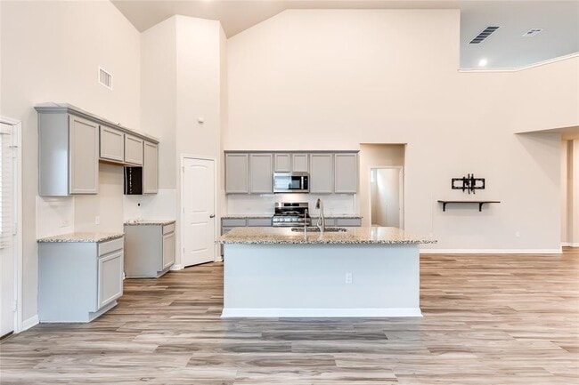 Building Photo - 312 Empress Tree Dr