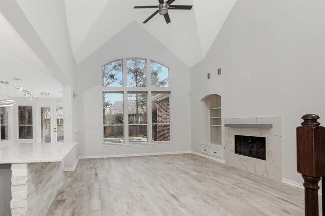 Building Photo - 83 E French Oaks Cir