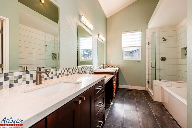 Building Photo - Gorgeous Home | Remodeled | Desirable Location