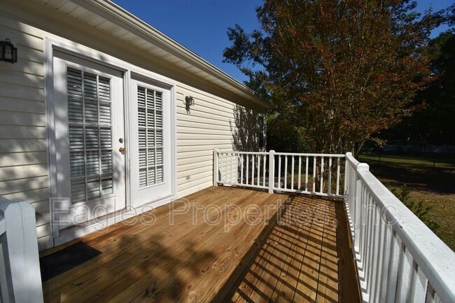 Building Photo - 202 Adler Ln