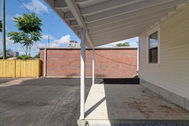 Building Photo - Pre-Leasing for the 26-27 School Year! - M...