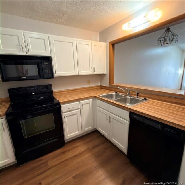 Building Photo - 1276 N Forest Dr