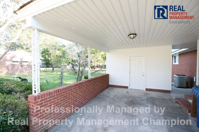 Building Photo - All Brick Ranch Style Home on Large Corner Lot