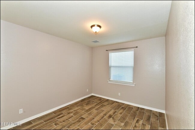 Building Photo - 10716 Drew Pearson Dr