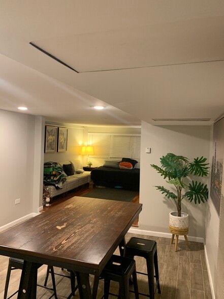 Building Photo - 2122 Kenilworth Ave