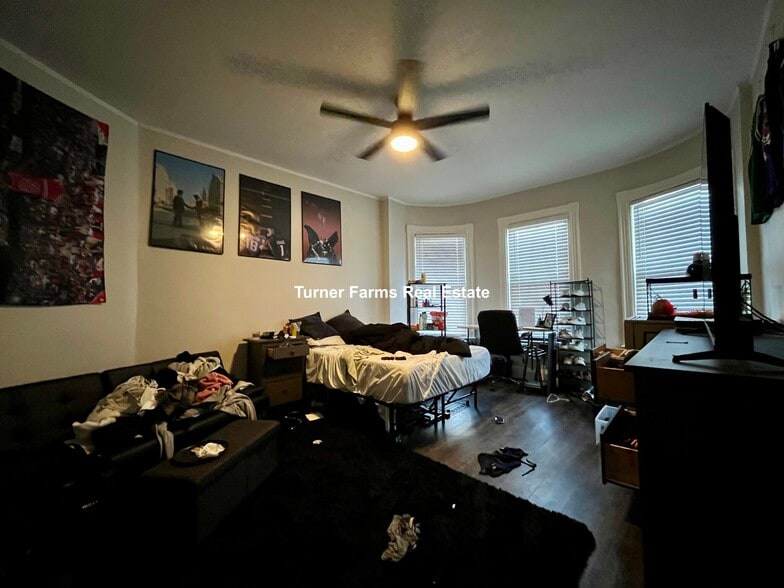 Building Photo - 1520 Tremont St