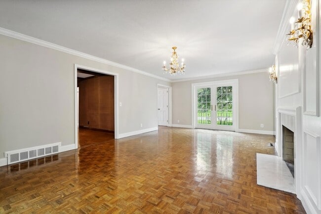 Building Photo - 5721 Londonderry Rd